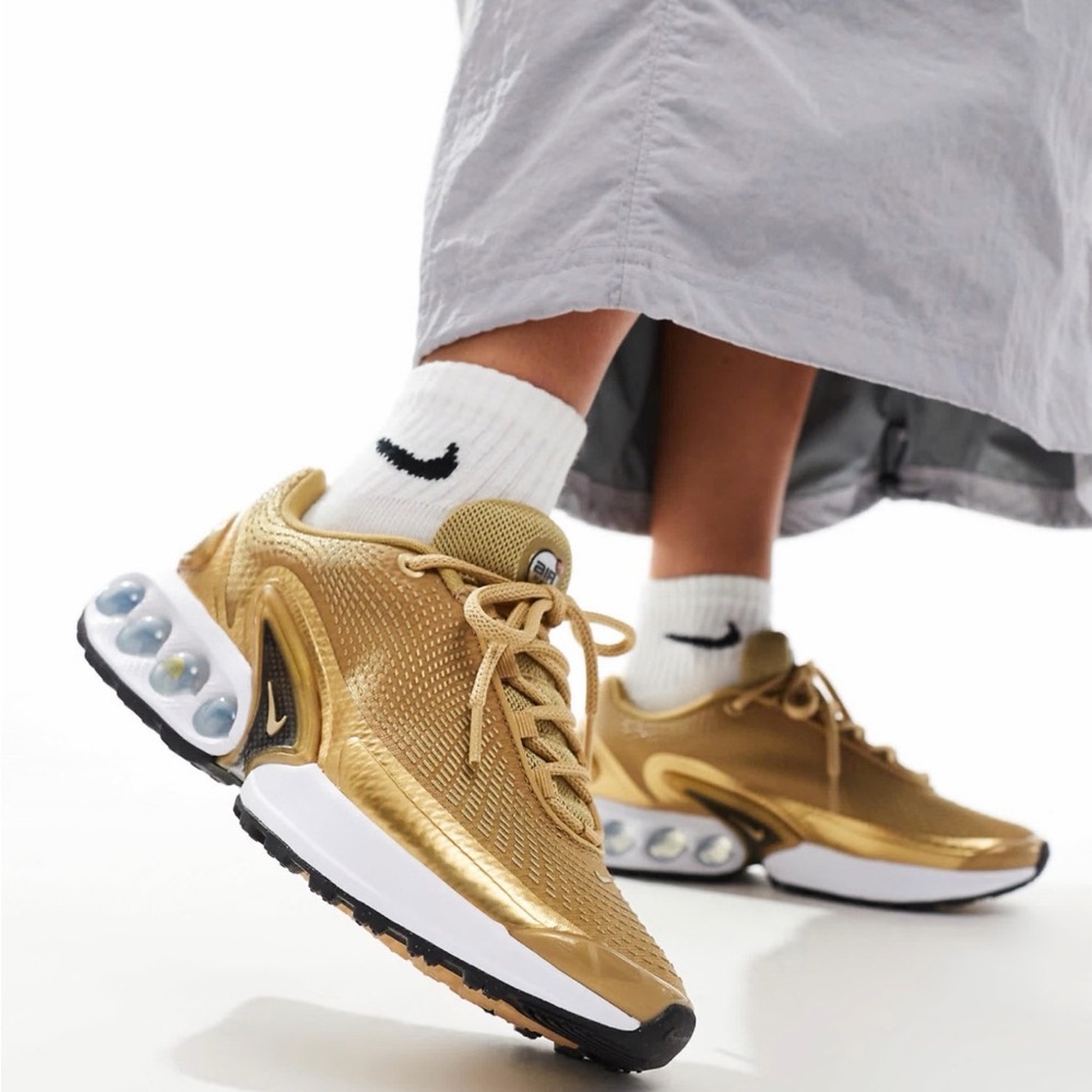 Nike Air Max DN sneakers in gold. Brand New! Never worn!